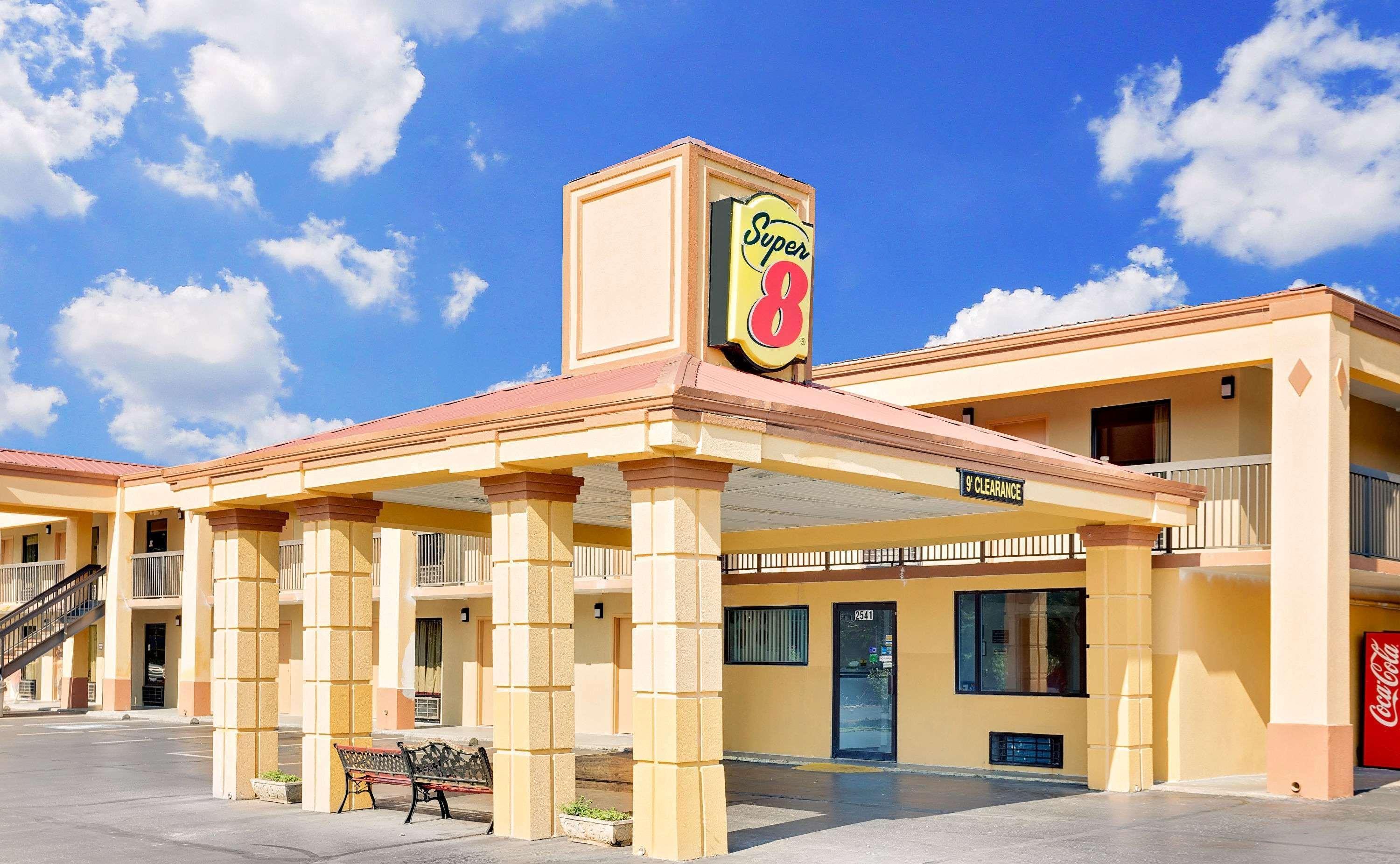 Super 8 By Wyndham Athens Motell Exteriör bild